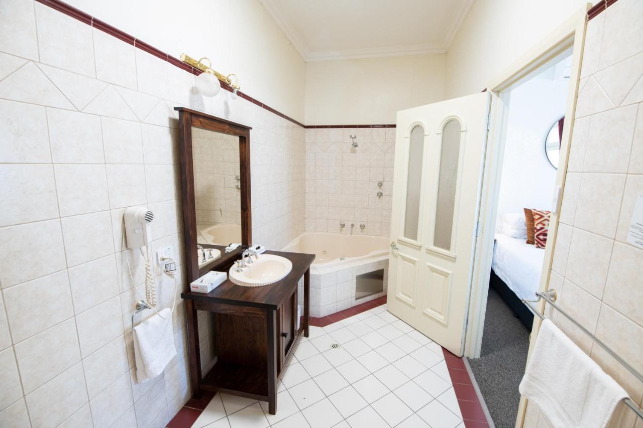 Bentley'S Hotel Клэр Экстерьер фото